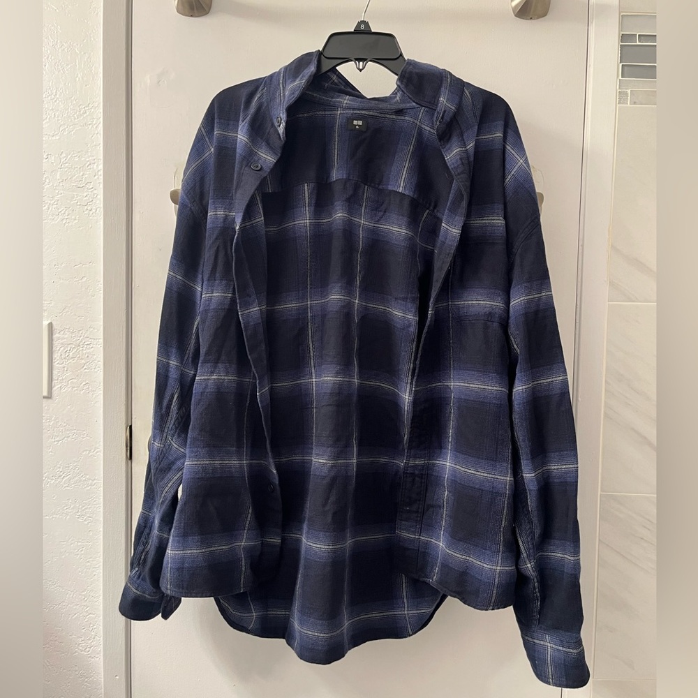 Uniqlo Men's Blue Checkered Casual Shirt